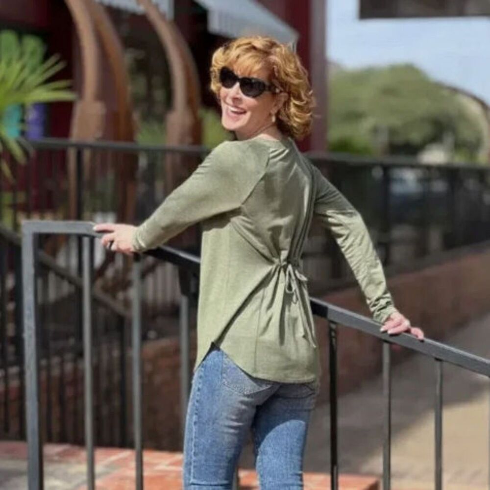 Cabi Recline S Knit Top Cinch Back Tee NAVY BLUE Rayon Stretch Style So cute! - Picture 1 of 10